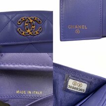 ほぼ未使用 袋付 シール カード有 30番台 CHANEL シャネル シャネル19 マトラッセ ラムスキン レザー 本革 三つ折り 財布 パープル 88685_画像2