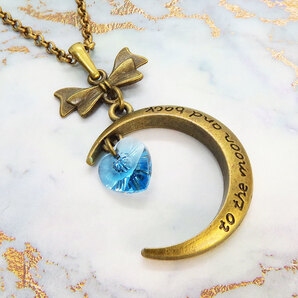 アンティークゴールド 三日月とハートのペンダントネックレス スワロフスキー(アクアマリン) 長さ調整可