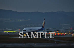 D[ aircraft photograph ]L version 4 sheets all day empty B777-200 Itami airport 