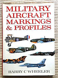 洋書★MILITARY AIRCRAFT MARKINGS & PROFILES★軍用機エアークラフトイラスト集★大判ハードカバー 英国ロンドン★1990