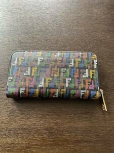 ◆FENDI ◆フェンディ◆ズッカ柄　FFマルチカラー　財布　茶色　ブラウン　ラウンドウォレット　モノグラム　内側派手色で可愛いです！