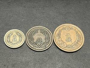  two sen ( Meiji 14 year ) one sen ( Taisho 4 year ). sen ( Meiji 34 year ) copper coin old coin money modern times money 