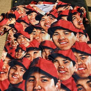 大谷翔平顔だらけTシャツXLサイズ 未使用品です。(必ず説明文をご覧下さい。)