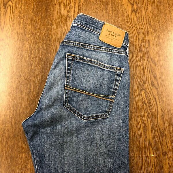 【EL385】Abercrombie&Fitch W31 L30 色落ち加工 ジーンズ ジーパン デニムパンツ ストレッチ生地 メンズブランド古着 アバクロ 送料無料