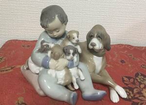 ◆超希少 / 美品 ◆ LADRO / リヤドロ『 フィギュリン / 少年と愛犬たち 』◆ スペイン製 / 陶磁器 ◆人形 /陶器 ◆ 西洋陶器の超逸品 ! !