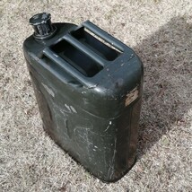 ガソリンタンク 携行缶 20L ジープ缶 KS-20Z 小林物産 中古 ビンテージ レトロ ミリタリーグッズ_画像2