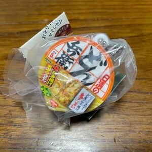 日清のどん兵衛ミニチュアチャーム　かき揚げ天ぷらうどん