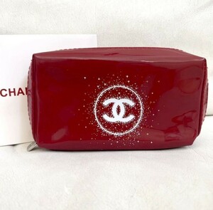 シャネル ノベルティ　化粧ポーチ　 CHANEL クリスマス ブランド　レッド コスメ 小物入れ　 ロゴ　非売品　新品　未使用品