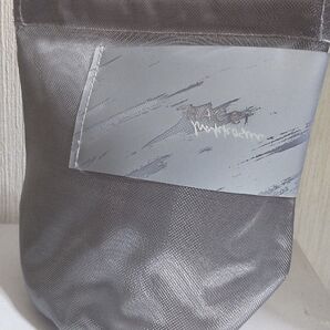 HACCI 自立するメタリックシルバーポーチ 【非売品】