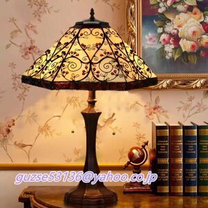 Art hand Auction Bel article populaire ☆ Lampe de table en vitrail Tiffany, support d'éclairage rétro, style antique, intérieur en verre fait à la main, éclairage, lampe de table, support de table