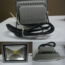 ●２個セット●１円新品　LED投光器 20W　DC12V/24V兼用　アルミ合金　6000K　防水 看板照明 作業灯 外灯　船　作業灯　重機トラック_画像3