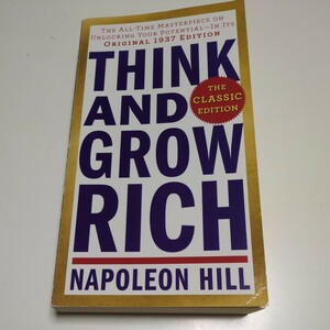 洋書 英語版 思考は現実化する THINK AND GROW RICH 中古 洋書ペーパーバック NAPOLEON HILL クラシックedition 英語学習 読解 01001F010