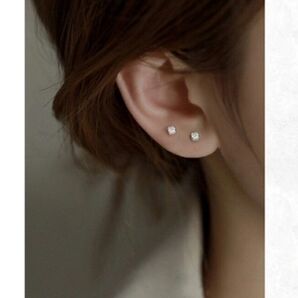 キュービックジルコニア スクエアカットピアス プチピアス スキンジュエリー
