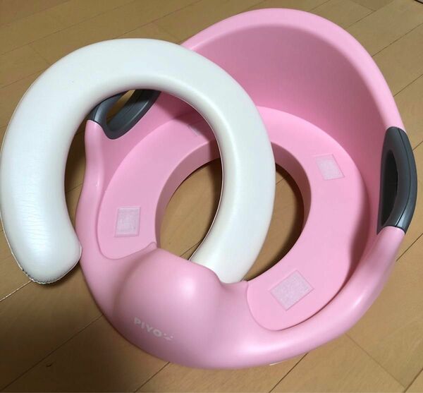 トイレトレーニング　キッズ　補助便座　piyo ピンク色