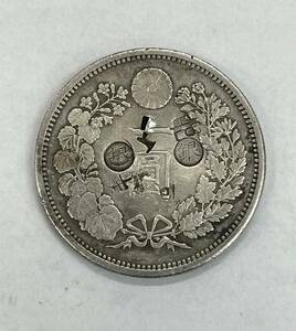 #226H【日本銀貨】千円開始『明治十四年 一圓銀貨』重量:26.8g 約幅:38.81mm 約厚:2.58mm(打刻反り有） 圓銀 日本古銭 旧銀貨【保管品】