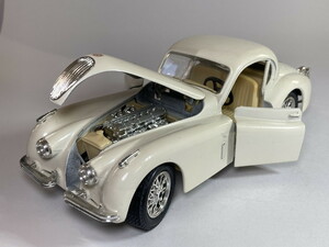 ジャガー Jaguar XK 120 (1948) ホワイト White 1/24 - ブラーゴ Burago