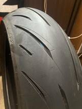 中古MCタイヤ バリ山 2023年製造 BRIDGESTONE BATTLAX S22 180/55ZR17 パンク修理痕あり バトラックス 180 55 17 2023 M2884_画像3