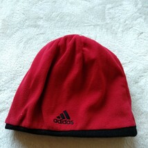 か057 レア 新品 インディアナ大学 メディカルチーム スタッフ ユニフォーム adidas 赤 ニット帽 フリース キャップ 帽子 リバーシブル_画像3