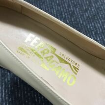 【フェラガモ】本物 Ferragamo 靴 23cm ガンチーニ パンプス カジュアルシューズ 本革 レザー 女性用 レディース イタリア製 5 1/2 D_画像9