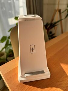 ワイヤレス充電器　3 in 1急速充電 iPhone 充電器 スマホスタンド