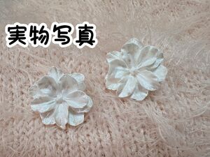 花 樹脂ピアス　アレルギー対応 人気イヤリング 軽い 上品　キレイめ　大人可愛い　インスタ映え