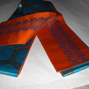 両面使える半幅帯 表ブルー地色に金で亀甲柄の半幅帯 カーキ地色に銀で蔦の連続柄はんはばおび 舞踊民謡三味線芸能向き半幅帯