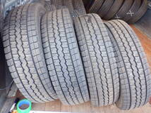 ハイエース　ダンロップ　スタッドレス　4本バリ物　ウインターマックス　SV01 195/80R15 107/105L LT 4本バリ物　スノータイヤ　冬タイヤ_画像1