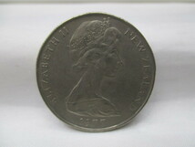 【外国銭】ニュージーランド 50セント 1977年 詳細不明 コイン 硬貨 1枚_画像2