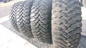 ワイドタイヤ 極太 ランクル リフトアップ 305/70R16 LT 118/115 Q M/T 4WD タイヤ 4本 手渡し可能 