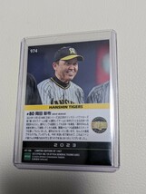 エポックワン　阪神タイガース　38年ぶりの日本一　アレ　ARE 岡田彰布　監督　カード_画像2