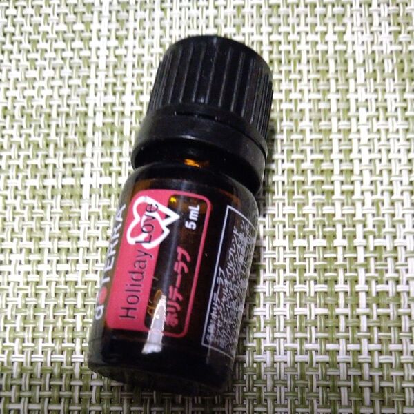 1本限り★新品★ドテラ限定Holidayラブ!(^o^)!5ml シダーウッド、シベリアンファーでモミの木の温かみを 正規品未開封