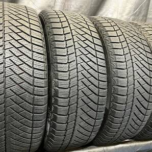 バリ溝 コンチネンタル 215/60R17 CVC6 4本セット スタッドレス 中古タイヤ 2017年製 215/60-17 C-HR カローラクロス オデッセイ 2008の画像1