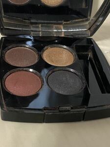 Chanel Eye Shadow Les Quatre Ombres Quadra Shadow Les Ocres Ocres/Gold/Steel/Steel/Pink Mopper Chanel Outdoor Format снаружи