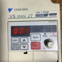 YASKAWA (VS min J7)インバーター 2、2kw中古品一般通電まで済みです。_画像2