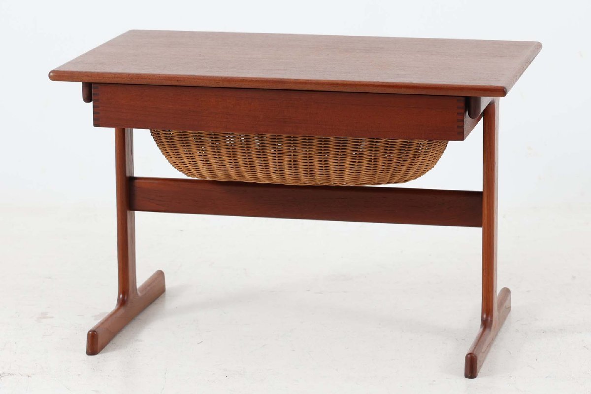 Kai Kristiansen Mesa de costura Muebles nórdicos de teca Vintage, de coser, bordado, Caja de coser, herramienta, caja de coser