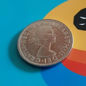 イギリス 1965年 2シリング フロリン 英国エリザベス女王コイン 美品です 本物 直径28.5mmの画像2