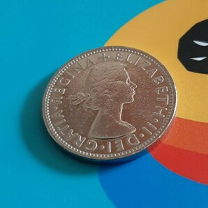 イギリス 1954年 2シリング フロリン 英国エリザベス女王コイン 美品です 本物 直径28.5mmの画像2