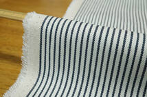 綿100％ヒッコリーデニム中厚ややソフト微コシ オフ白×紺長5ｍ巾115㎝ オーバーシャツ チュニック パンツ スカート バッグ 帽子 小物_画像5