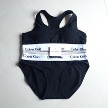 Sサイズ　カルバンクライン　ブラ&ショーツセット　上下セット　グレーとブラックセット　下着 Calvin klein CK 新品未使用_画像5