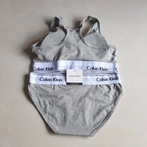 Sサイズ　カルバンクライン　ブラ&ショーツセット　上下セット　グレーとブラックセット　下着 Calvin klein CK 新品未使用_画像4