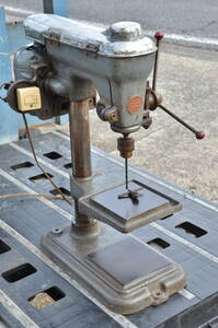  small size desk drill press 100V specification old . lovely.. operation is OK!