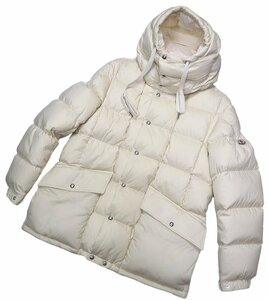 ラグジュアリーでクリーンな冬のオフ白！【 MONCLER / モンクレール (伊 】リッチなオーラと高い防寒性の立ち襟フードのダウンJK 3 /L～XL