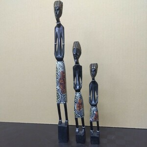 【珍品】南国の人の置物　３人セット　検:アフリカ？　　　木彫り　民族　民芸品　インテリア　オブジェ　おまけ付き