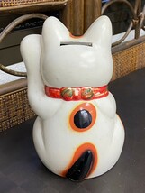 【新春】陶器　招き猫③　長いヒゲ　検:商売繁盛　開運招福　民芸品　郷土玩具　置物　インテリア　縁起物　貯金箱　ねこ　訳あり　珍品_画像2