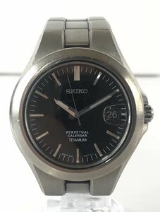 【HI1279】SEIKO セイコー 8F32-0220 PERPETUAL パーペチュアル CALENDAR カレンダー デイト 黒文字盤 メンズ 腕時計 φ48.65 