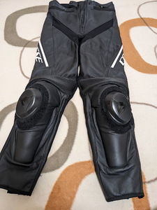 ダイネーゼ　レザーパンツ　レディース　（DELTA 3 LADY LEATHER PANTS）美品　サイズ44