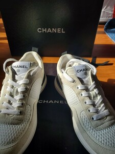 【極美品】CHANEL スニーカー 22P ベージュ、ホワイト、グレー ココマーク スエードレザー