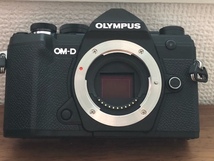 【美品】ショット数935　OLYMPUS OM-D E-M5 Mark III 14-150mm II レンズキット ブラック_画像7