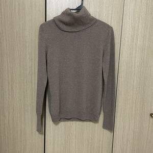 良品　UNIQLO カシミヤ　タートル　スリット　ニット　茶系　素敵　上品　お洒落　L