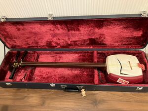 B/1232 津軽三味線 ハードケース付き 和楽器 民謡 和風 伝統工芸 弦楽器 バチ